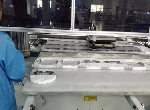 乐鱼手机官方网站 全自动图案面膜成型裁断机